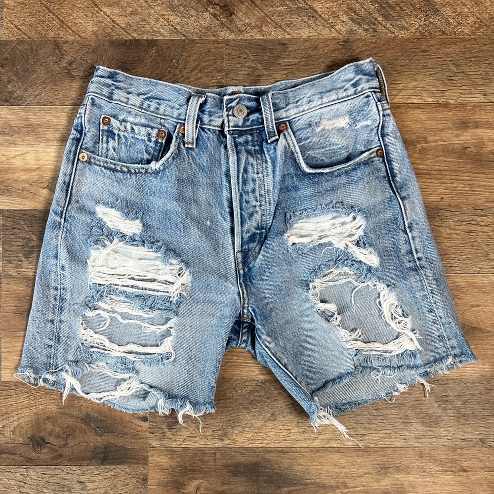 Light distressed Levi Jean shorts size w26 longer inseam